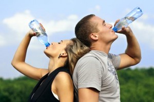 Los siguientes tips te ayudarán a evitar enfermedades transmitidas por el agua cuando estés de vacaciones.