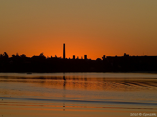 Cuando el río vuelve al cielo fuego...