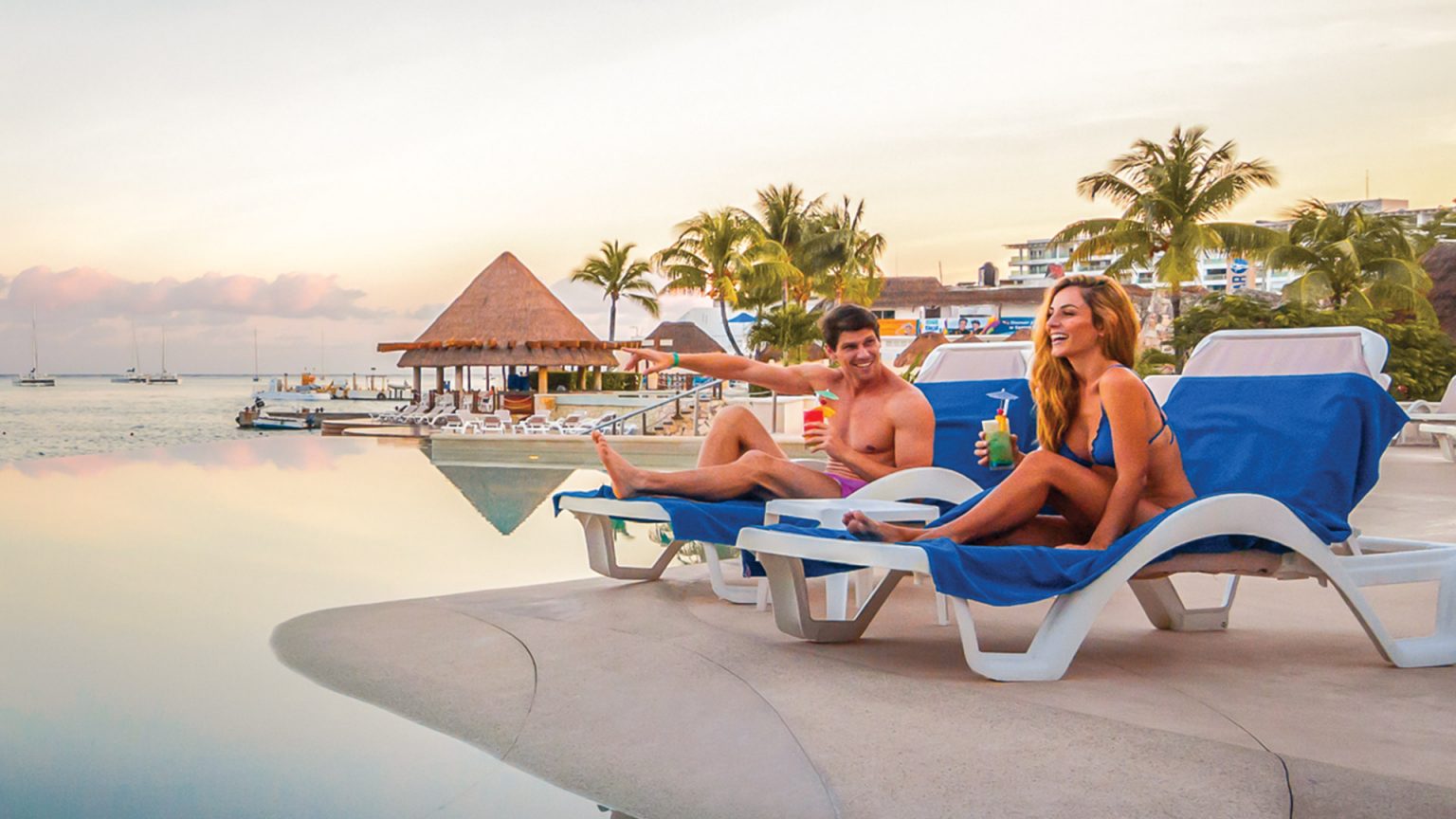 royal-holiday-hotel-resort-pareja-piscina-grand-park-royal-cozumel-mexico-cozumel-1536x864