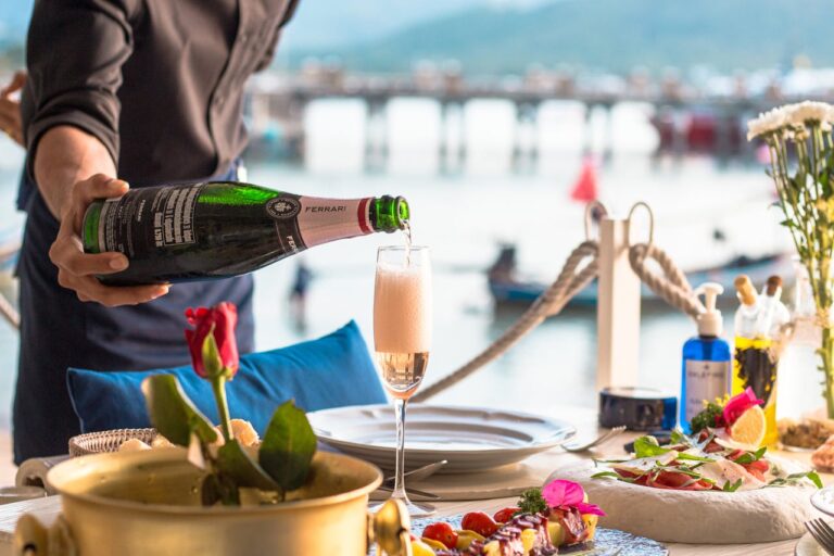 ROMANTIC DINNER AT THE BEACH
