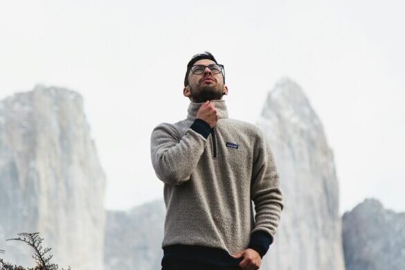 pexels-cristian-villanueva-230972756-12106743-585×878