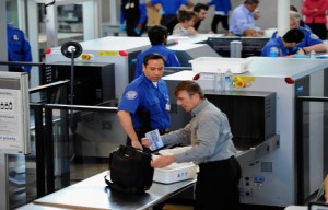 Cómo recorrer con rapidez los controles de seguridad en el aeropuerto