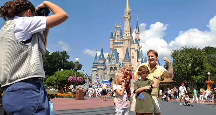 DisneyHeader-Royal-Holiday