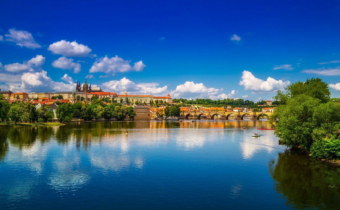 prague-1882884_1920