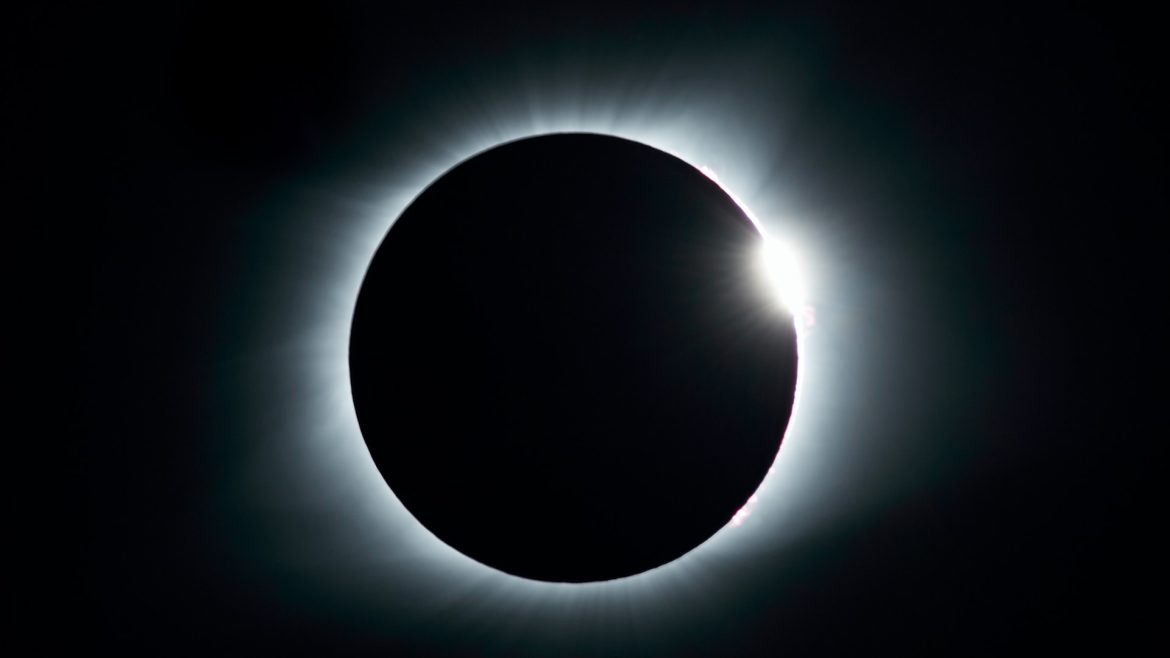 mathew-schwartz-7YiZKj9A3DM-unsplash ECLIPSE SOLAR