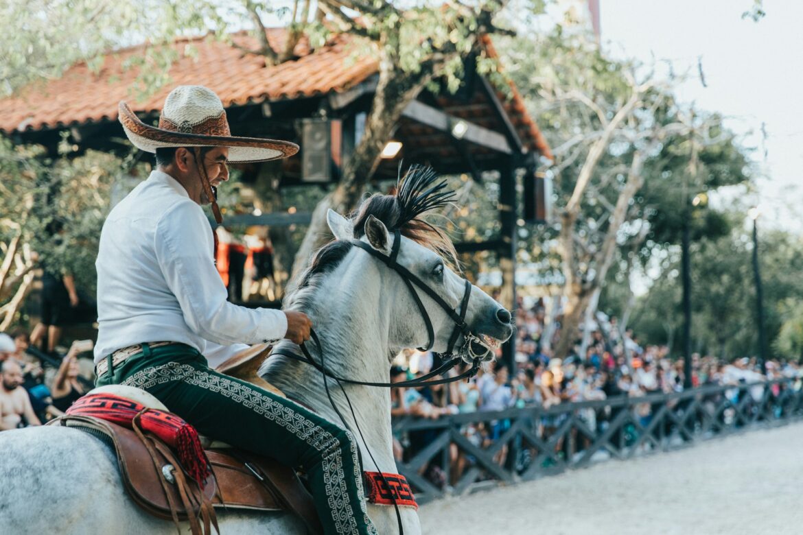 yucel-moran-72SdmZOh7Y4-unsplash Día de los charros